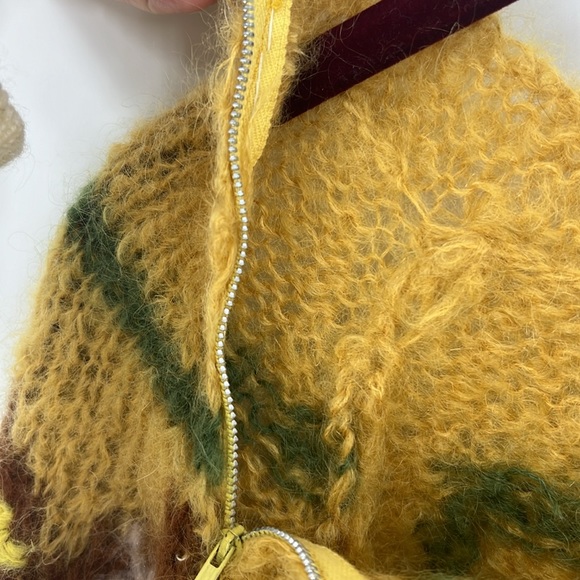 Vintage handmade crochet, openknit  textured, floral detail sweater, size M - Picture 14 of 14